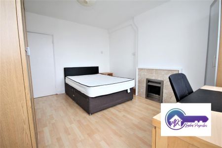 3 Bedroom Flat To Rent - Photo 2