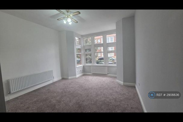3 bedroom flat to rent - Photo 1