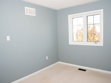 For Lease - 1054 Southport Drive, Oshawa, Ontario - Photo 2