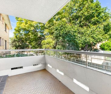 Renovated garden-view apartment in a premier Abbotsford Bay Location - Photo 2