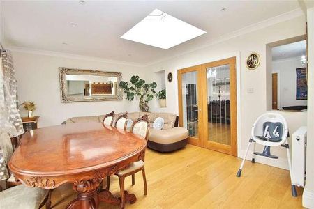 Elm Close, Woking, Surrey, GU21 - Photo 2