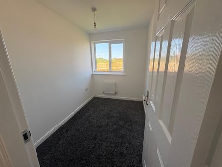 3 bedroom semi-detached house to rent - Photo 5