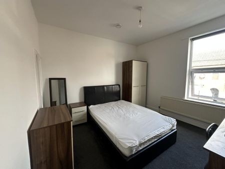 4 bedroom terraced house to rent - Photo 2