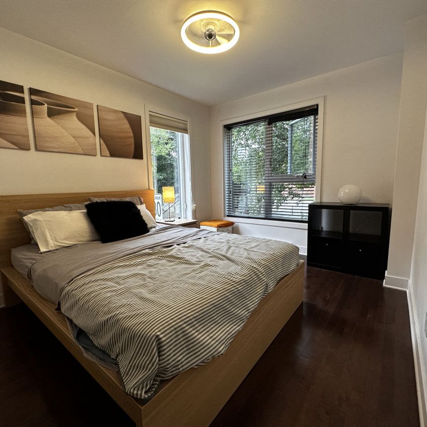 Condo 2 chambres offert en location complètement meublé - Photo 1