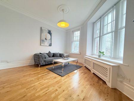 3 Bed Flat, Pond Street, NW3 - Photo 3
