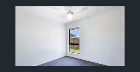 4 BEDROOM HOME ON SPACIOUS BLOCK - Photo 3