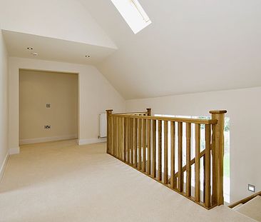 Secluded five bedroom detached home in Bramcote with gated shared driveway - Photo 4