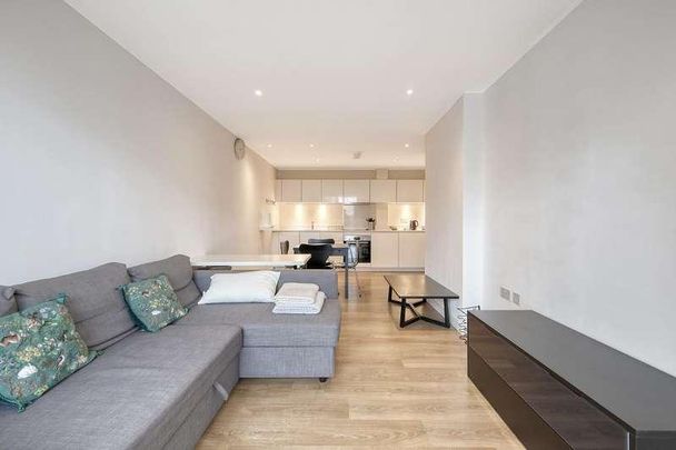 Seven Sea Gardens, Bow, E3 - Photo 1