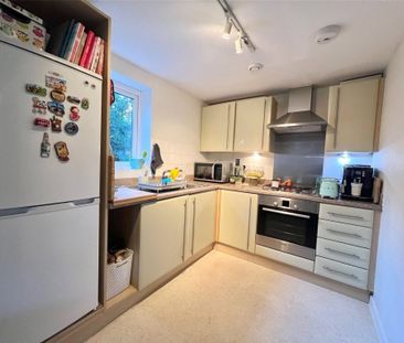 1 Bedroom Flat / Apartment - Archers Road, Southampton - Photo 4