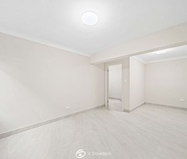 Spacious Newly Renovated 7-Bedroom, 2-Storey Home - Ideal for Multi... - Photo 1