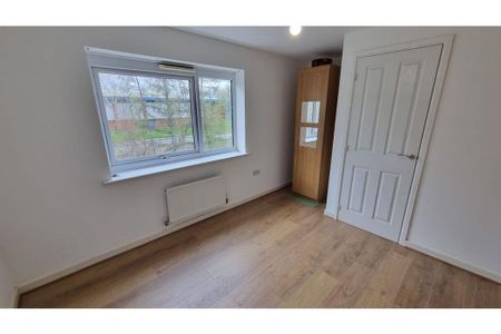 3 bedroom detached house to rent - Photo 2