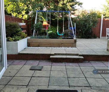 4 bedroom detached house to rent - Photo 4