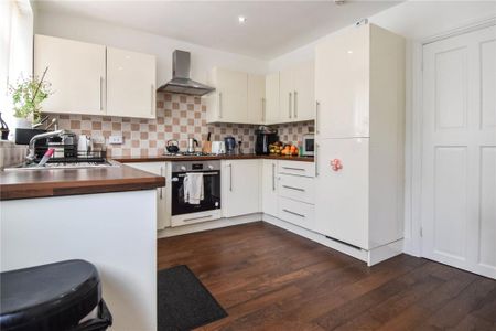 3 bedroom semi-detached house to rent - Photo 5