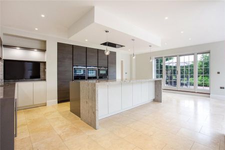 6 bedroom detached house to rent - Photo 5