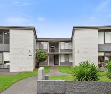 Stylish & Sunlit Apartment Opposite Caulfield Park - Photo 6