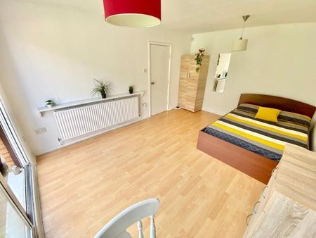 Room in a Shared House, Davey Close, N7 - Photo 4