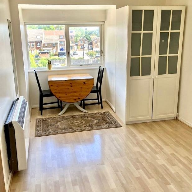 Studio Flat, Oxley Close, SE1 - Photo 1