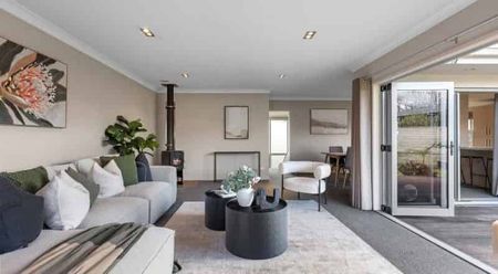 Spacious Four-Bedroom Family Home in Otumoetai - Photo 2