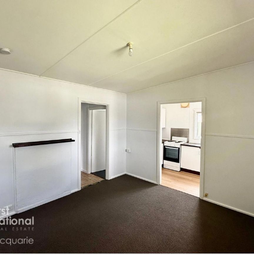 Charming Cottage-Styled Home in a Quiet Street - Photo 1