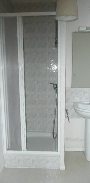 Proche centre-ville et commerces - appartement T2 - 45 m² habitables. - Photo 1