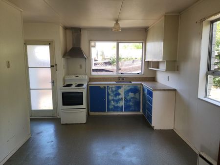 WAINUIOMATA LIVING - Photo 4