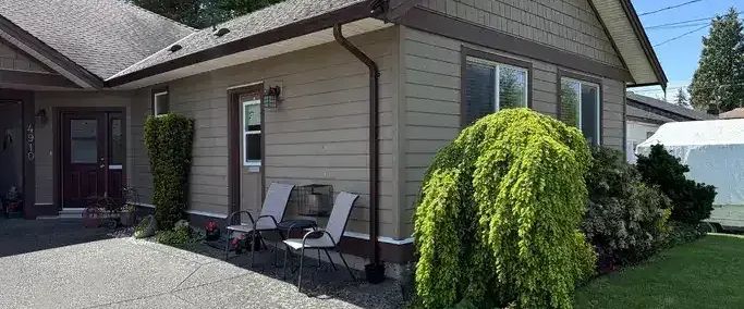 Charming 1-Bedroom 1-Bathroom Suite | 4910 47 Avenue, Delta - Photo 1