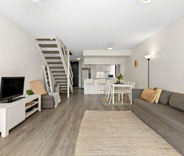 Beach. Lifestyle. Convenience. - Photo 3