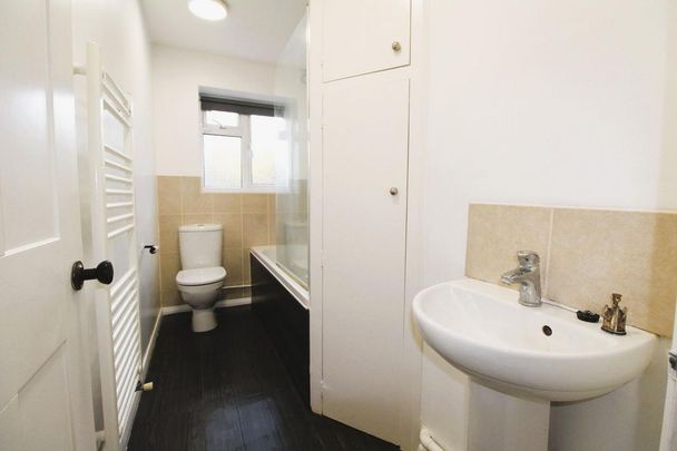 1 bedroom ground floor flat to rent - Photo 1