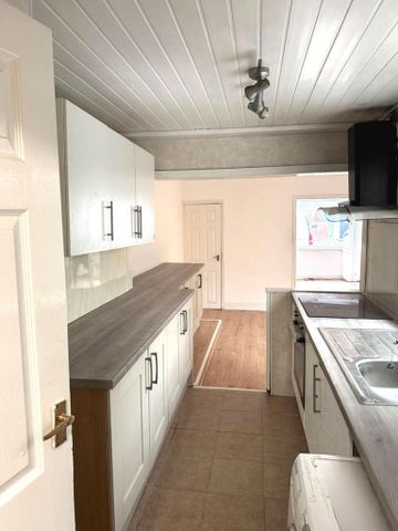 3 bedroom terraced house to rent - Photo 3