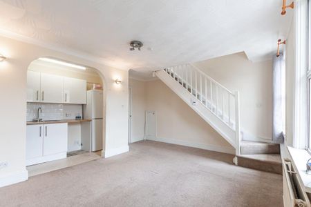 2 bedroom maisonette to rent - Photo 2