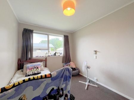 3 bedroom family home with pool! - Photo 5