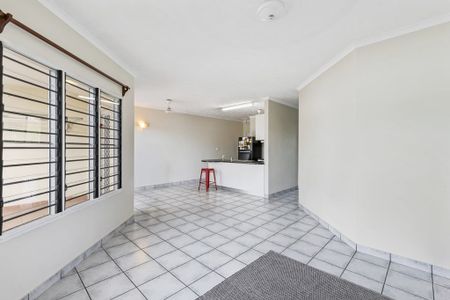 !!REDUCED !! NEAT UNIT IN QUIET COMPLEX CLOSE TO SHOPS - Photo 3