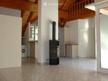 Schöne, ruhige 3.5 Zi-Dachwohnung, Bus/Bahn/Einkaufen in 5-10 Gehminuten erreichbar - Photo 2
