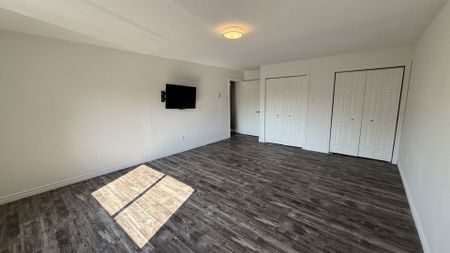 For Lease - 512 MOSLEY Street Unit# UNIT A, Wasaga Beach, Ontario - Photo 4