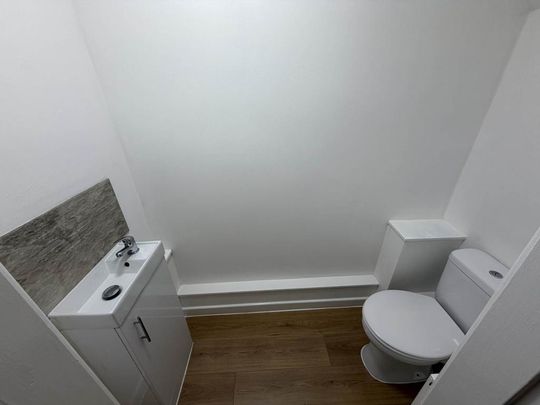 3 bedroom end of terrace house to rent - Photo 1