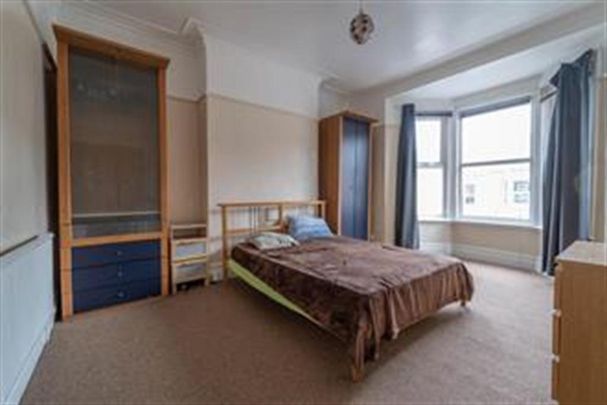 3 bedroom flat to rent - Photo 1