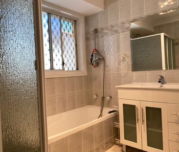 MODERN BRICK VENEER HOME! - Photo 4