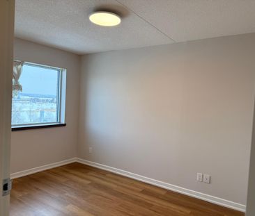 For Lease - 10415 Yonge Street Unit# 419, Richmond Hill, Ontario - Photo 4