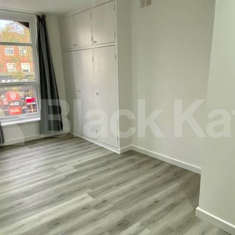 Newly refurbished bright & airy first floor period conversion - Photo 1