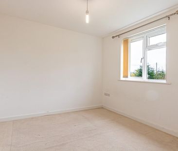 1 bedroom Flat To Let - Photo 4