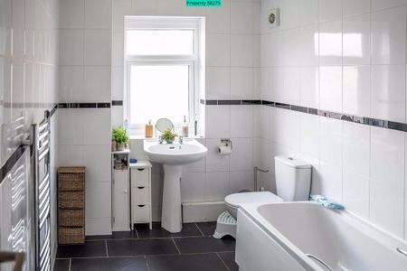 2 bedroom terraced house to rent - Photo 2