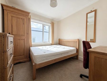 5 bedroom detached house to rent - Photo 2