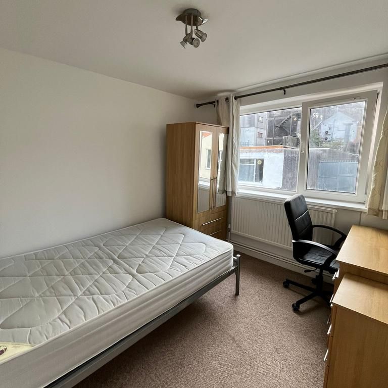 4 bedroom terraced house to rent - Photo 1