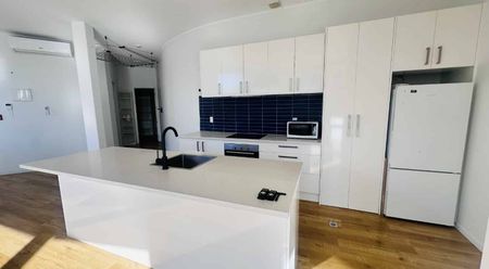 2 Bedroom apartment in the heart of City - Photo 2