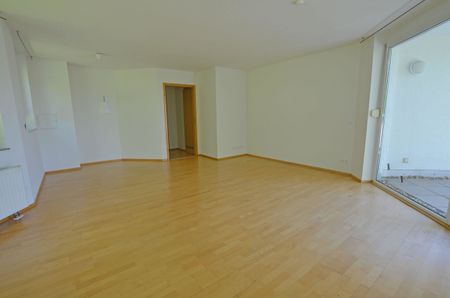 3,5 helle Zimmer, 2 Balkone, 2 Keller und 2 Tiefgaragenplätze suchen ab sofort neue Mieter! - Photo 3