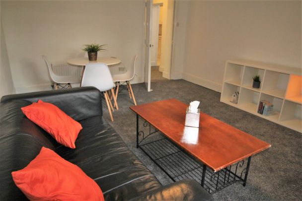 Basement Flat, 5 Hyde Park Terrace, LS6 1BJ, Leeds - Photo 1