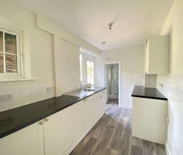 A well presented ground floor maisonette situated in heart of Kent. - Photo 4