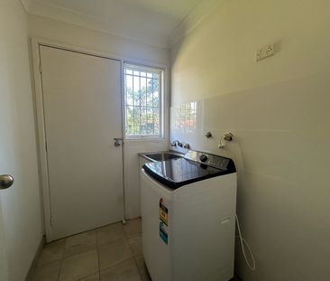 Cozy Family Home in a Hassle Free Location! - Photo 3