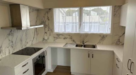 Spacious Family Home - Photo 2