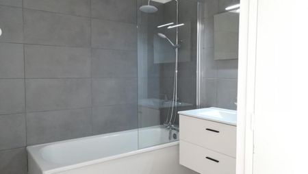 Location Appartement 2 pièces 28m² ELBEUF 76500 - Photo 3